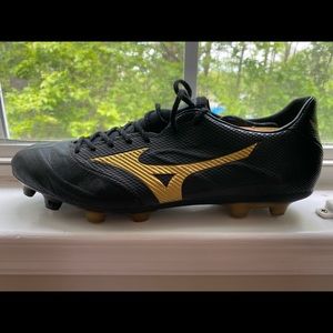 Mizuno Rebela V2 Firm Ground Soccer Cleats